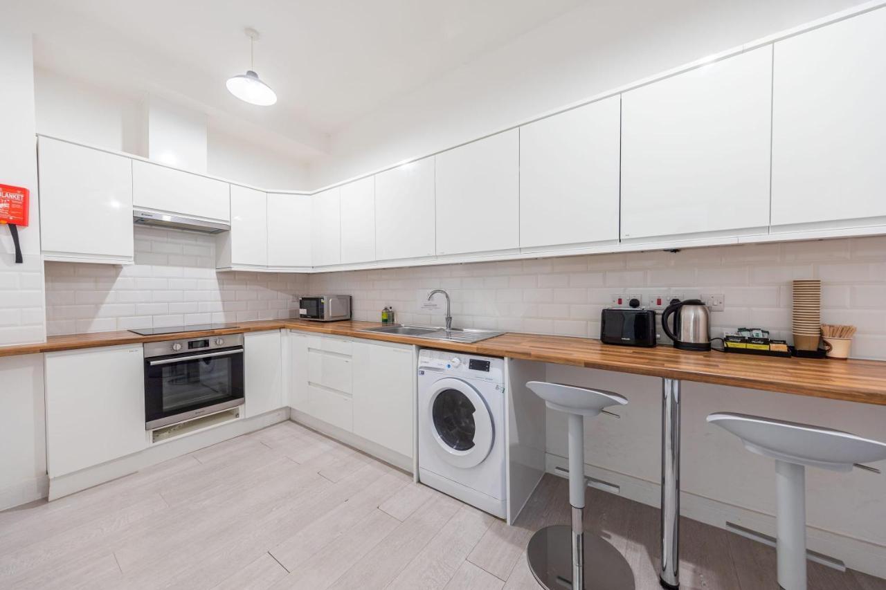 Cozy With Shared Kitchen And Laundry Area Londra